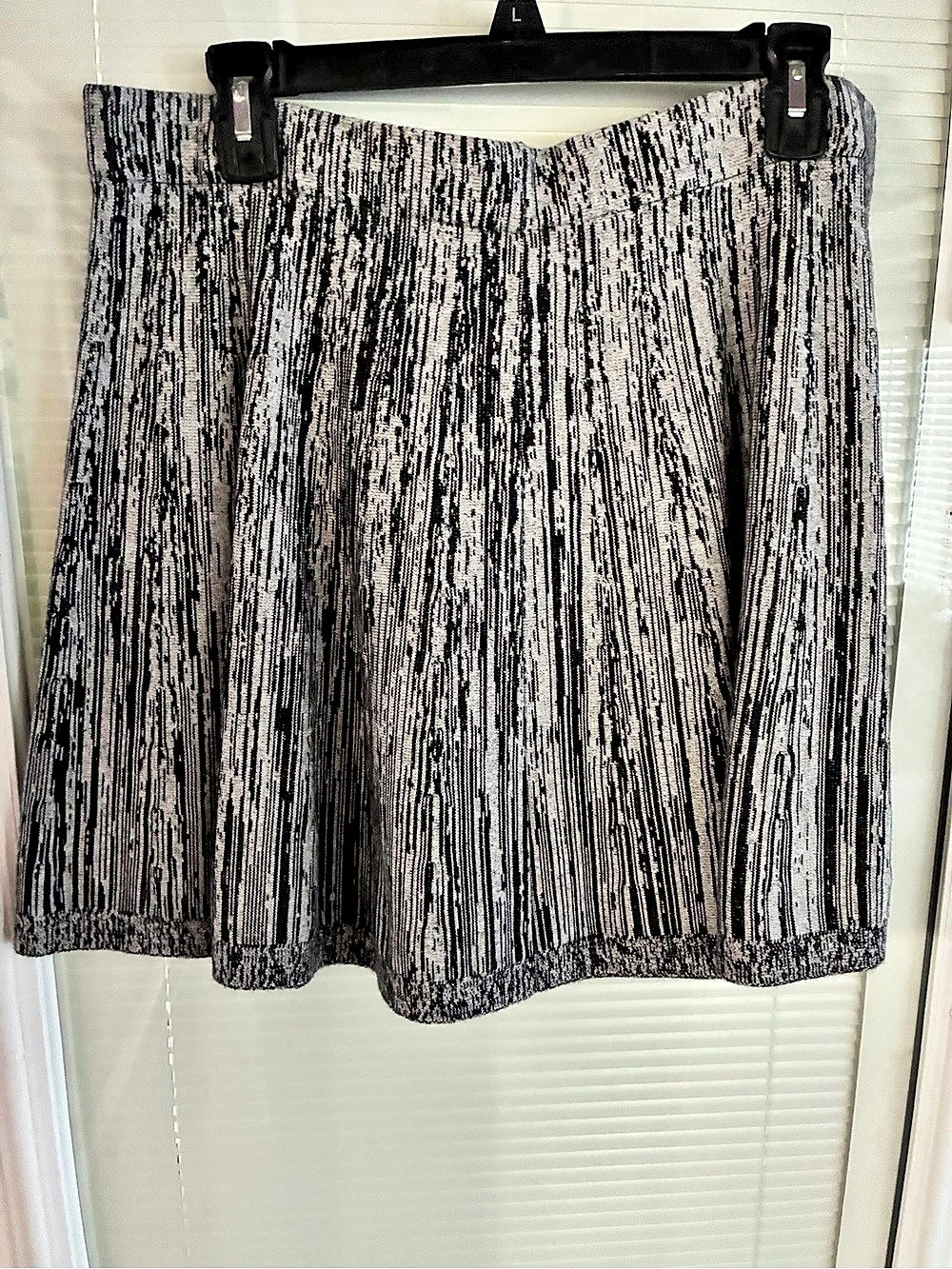 Candie's Abstract Knit Skirt in Black & Gray